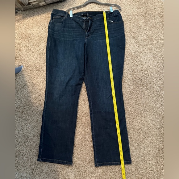 Lee | Dark Blue Relaxed Fit Straight Leg Jeans Timeless Style | Size 18 - Picture 7 of 7